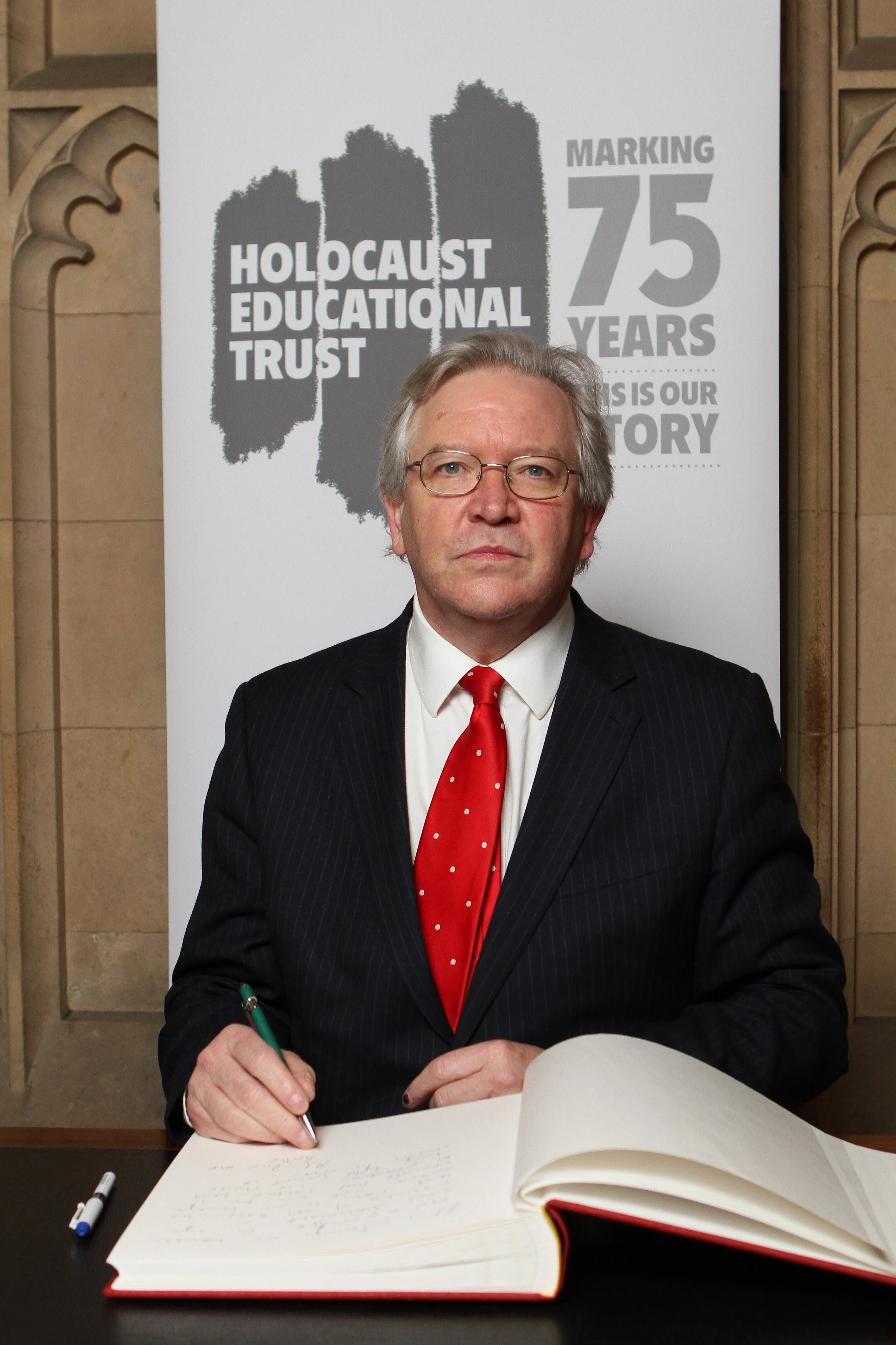 Peter Dowd MP Signs Holocaust Educational Trust Book Of Commitment  