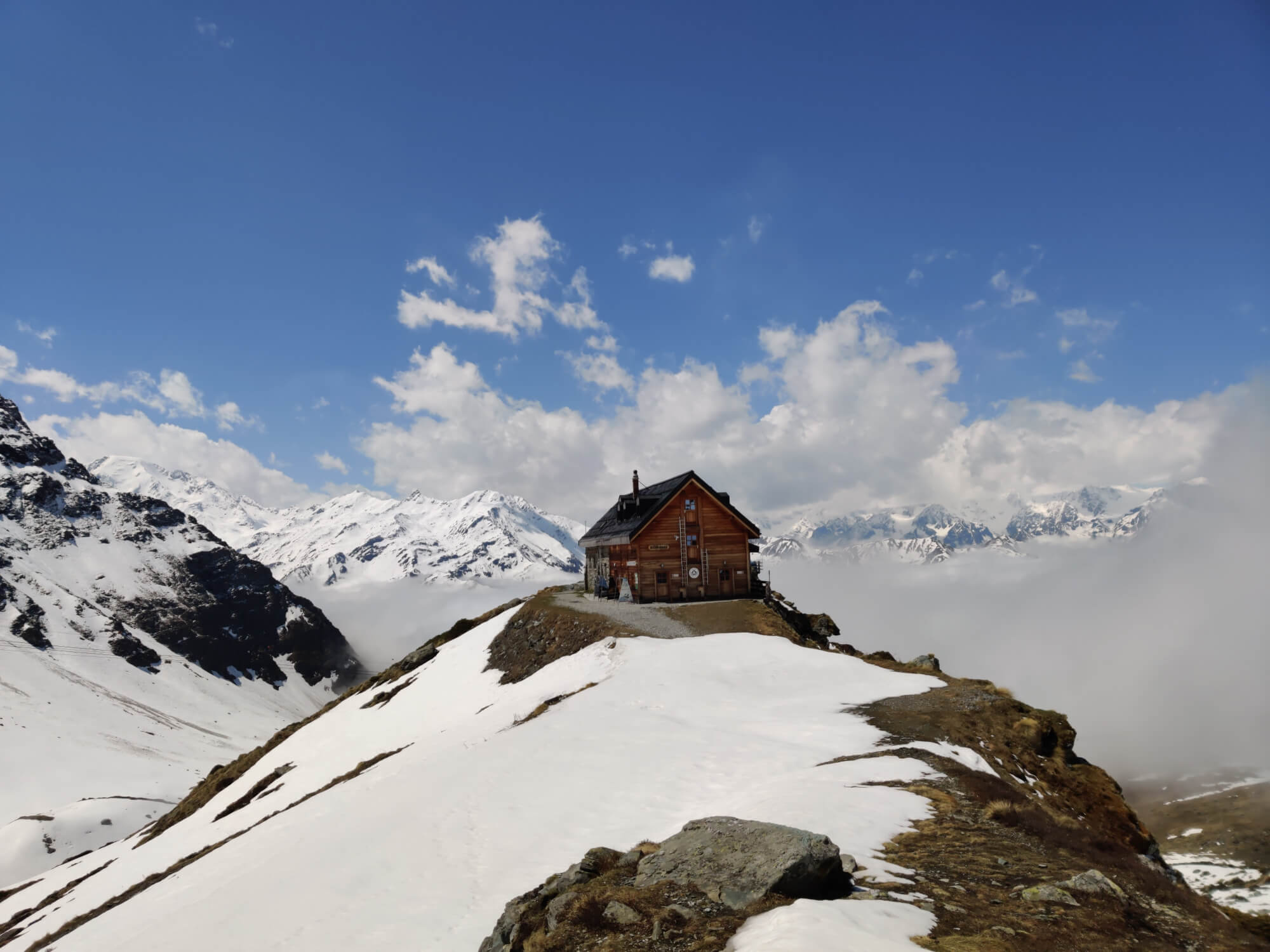 Cabane du Mont Fort 3.jpg