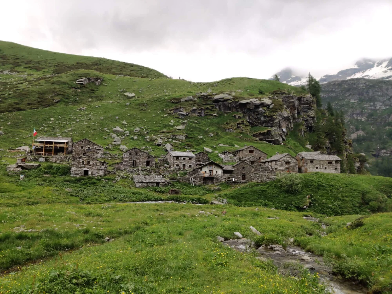 Traditional Walser buildings along the Alpe Bors route