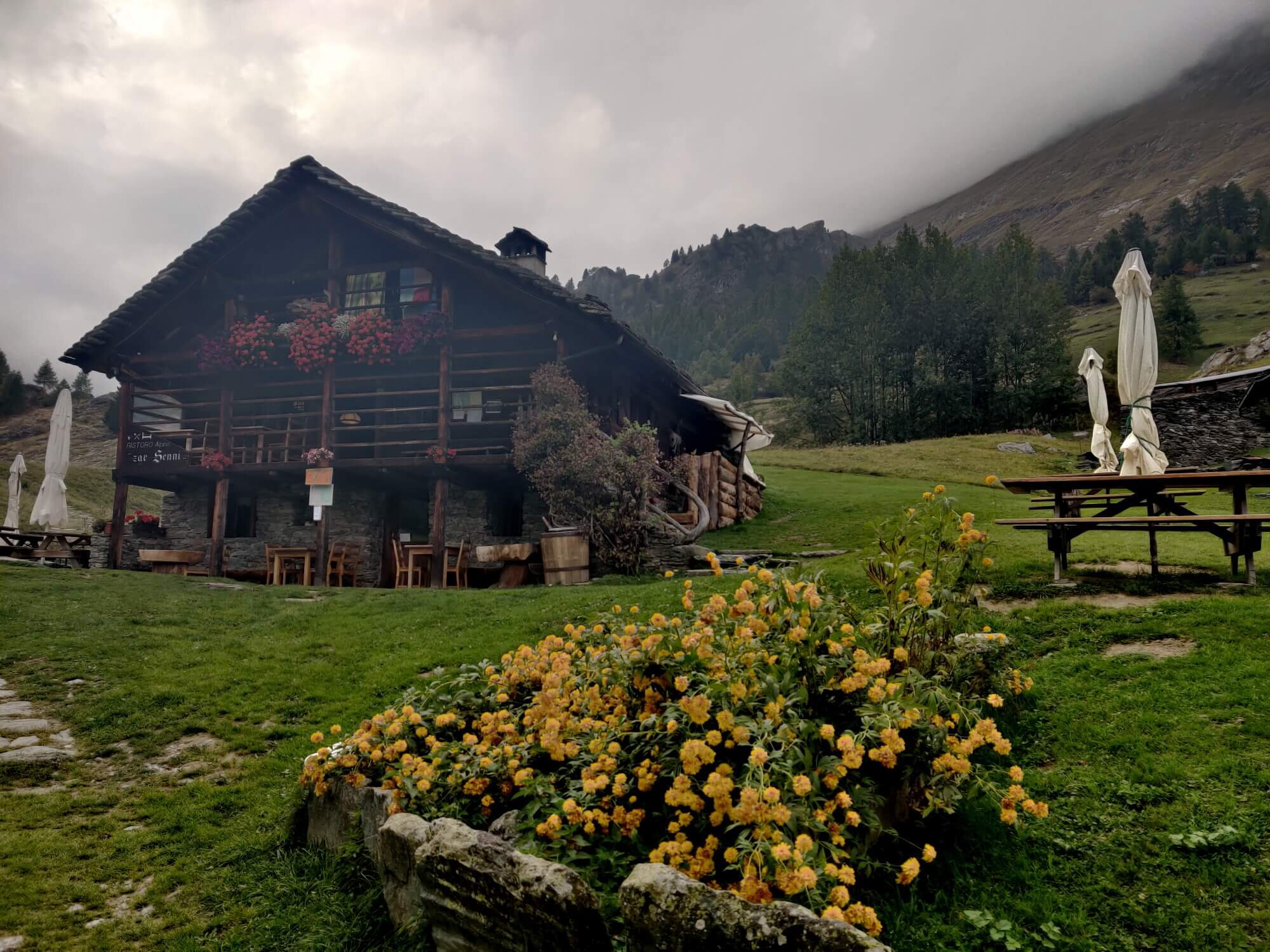 Tour of Monte Rosa - Rifugio Zar Senni