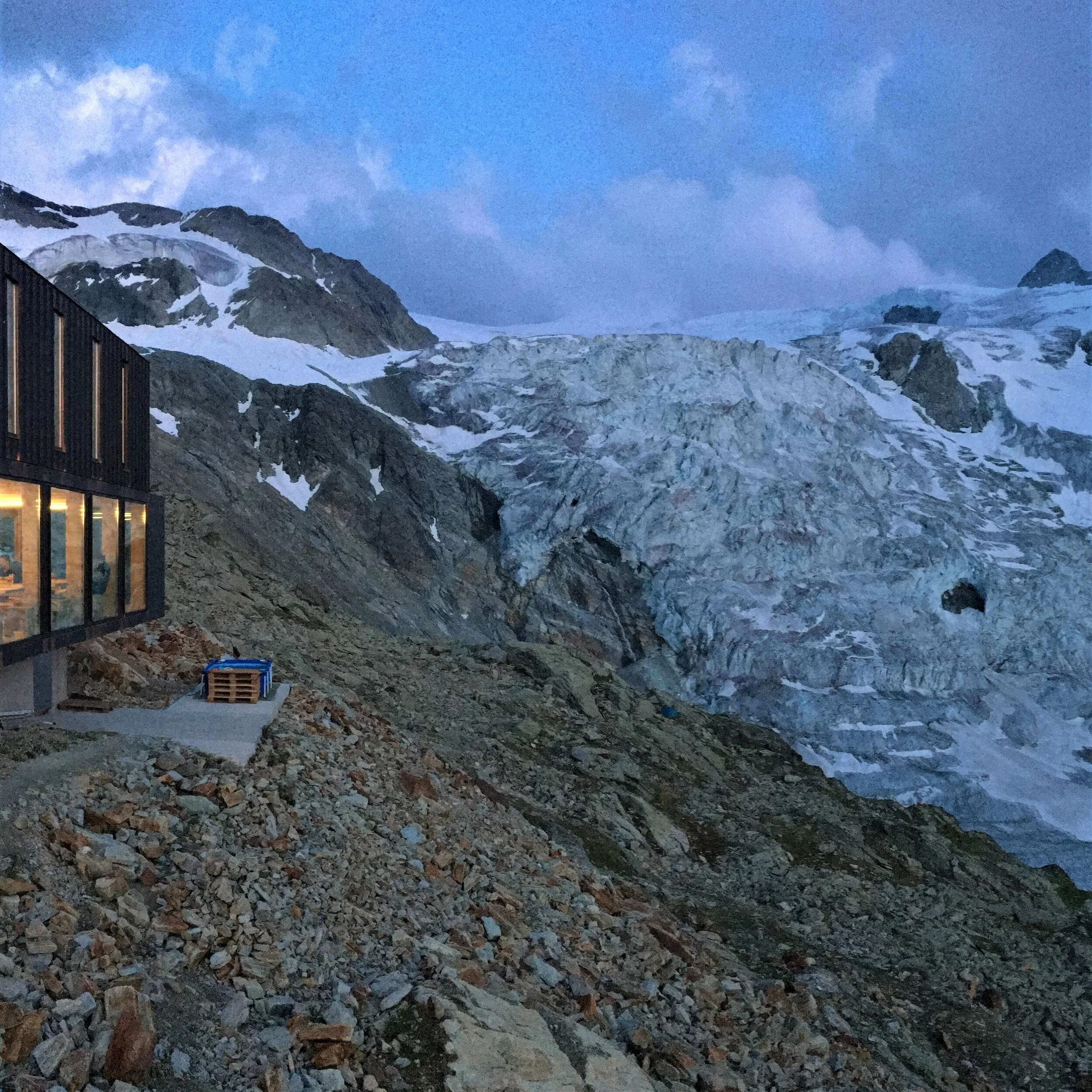 best-mountain-huts-in-the-alps-the-hiking-club