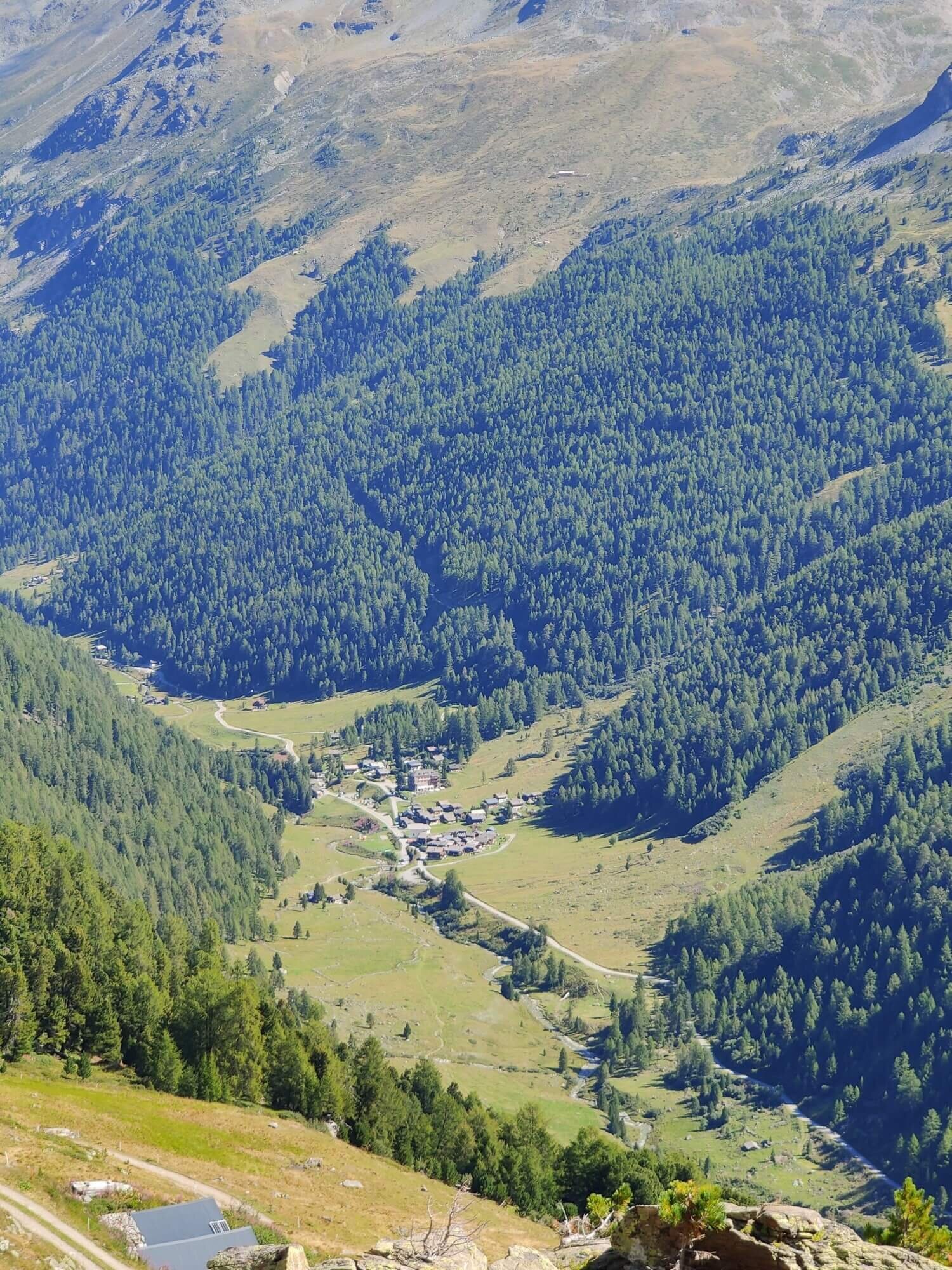 Gruben in the valley from the trail via Turtmannhutte