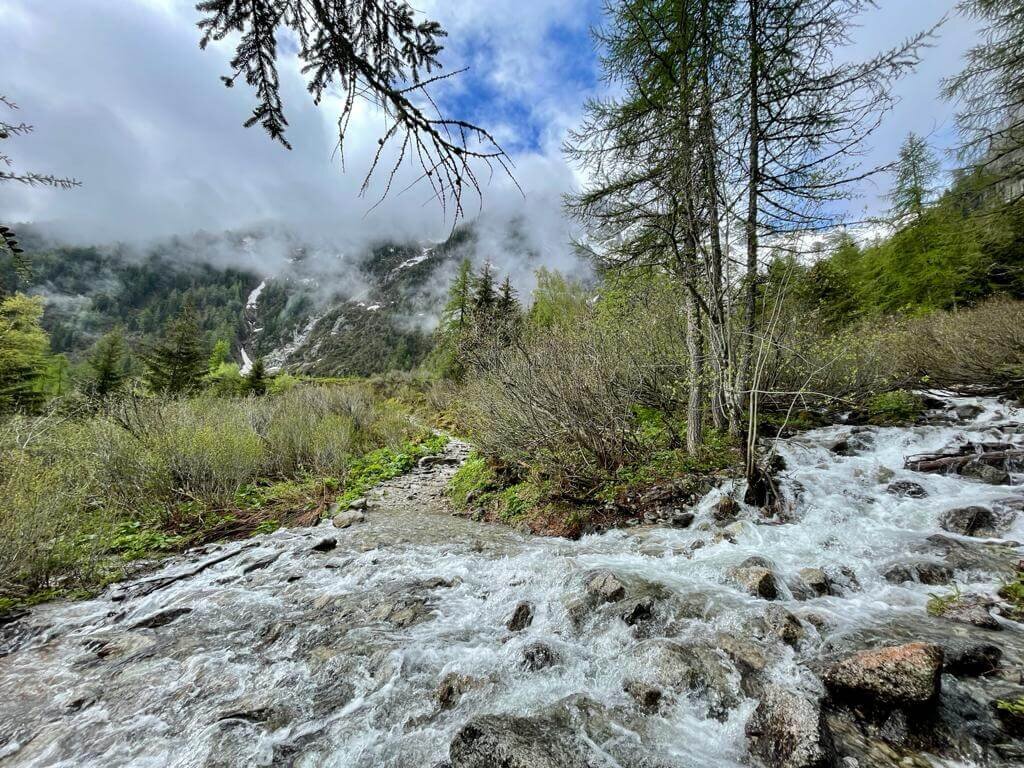 Stream crossing between Alp Bovine and Champex Lac.jpg