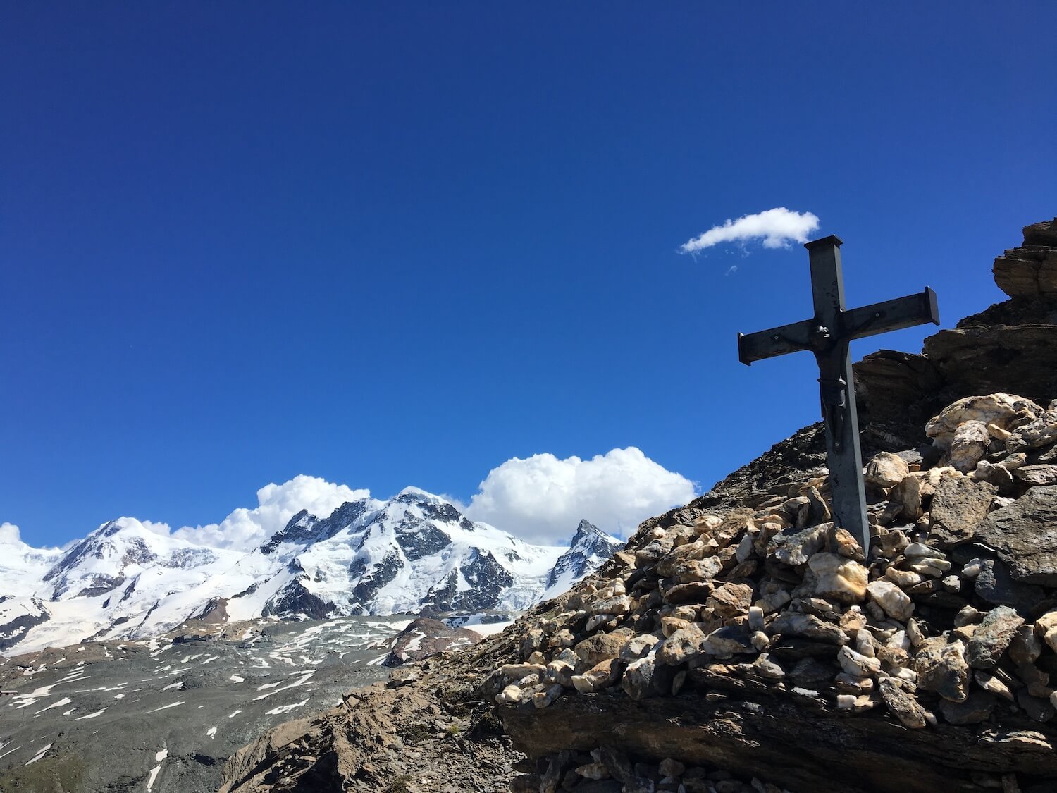  On the way to Hörnli Hut with views of the Monte Rosa massif in the background. 