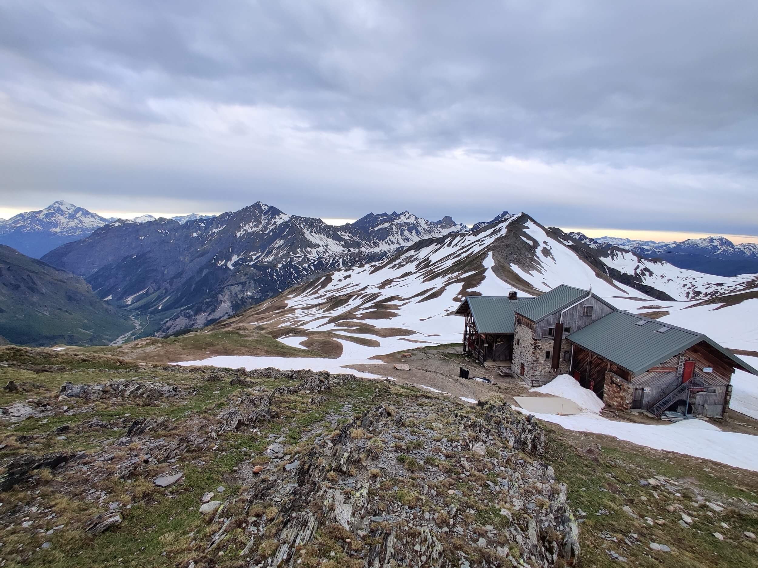 tour mont blanc refuges