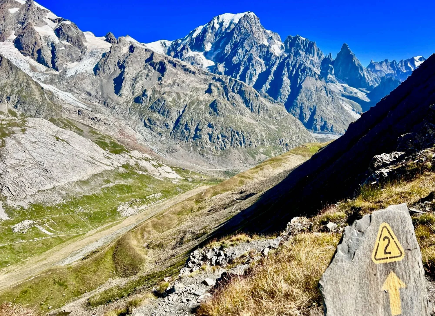 Conception De T-shirt Randonnée Douce Randonnée Avec Randonneur Homme