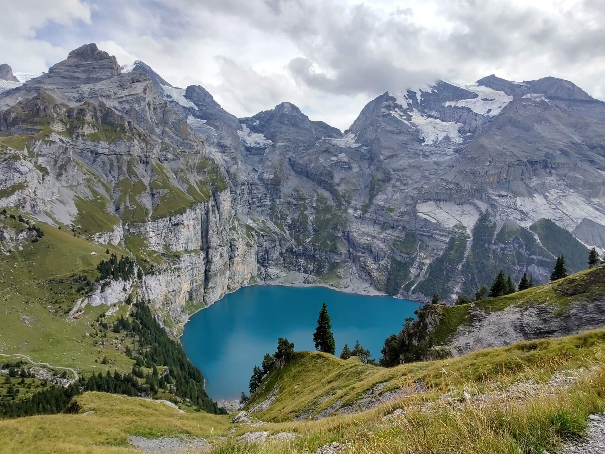 Beautiful steep-walled basin of Oeschinensee