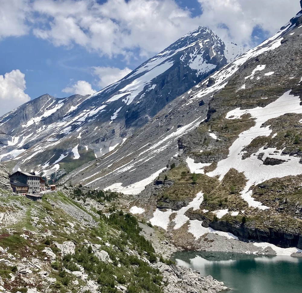 Schwarenbach mountain accommodation beside a lake in the Bernese Oberland
