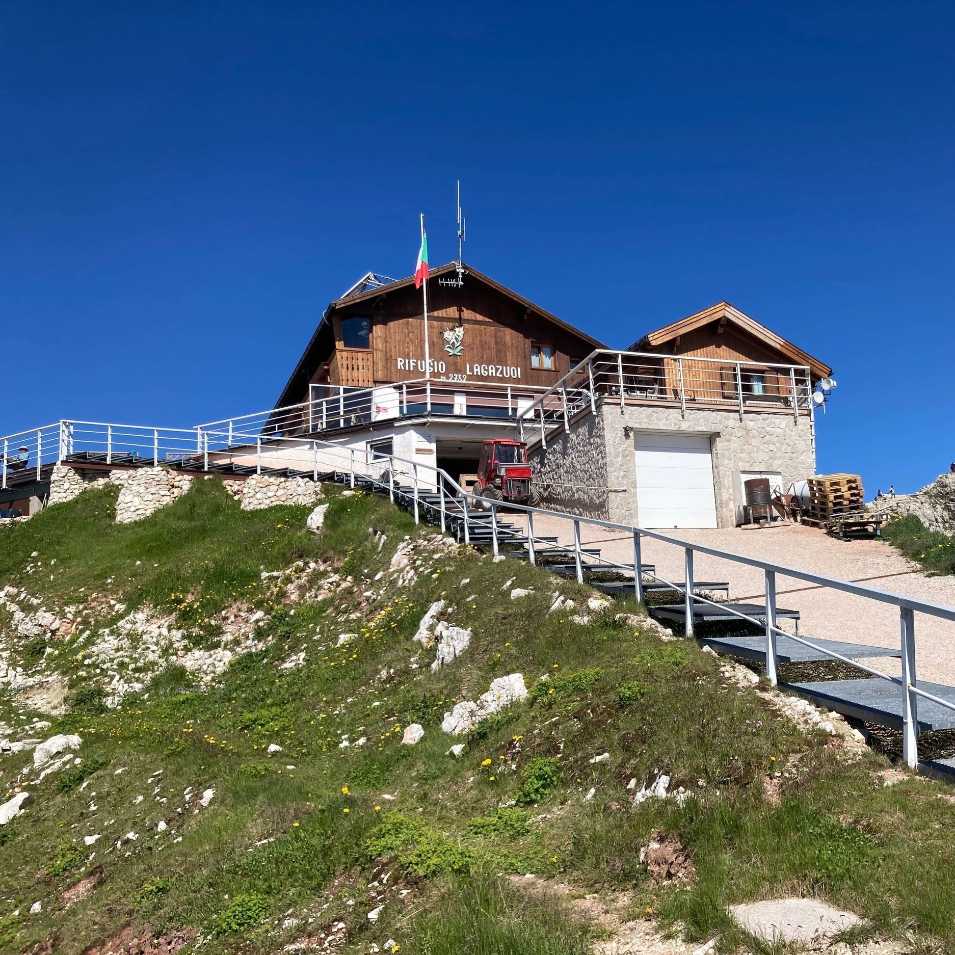 Rifugio+Lagazuoi+Walkway+%281%29.jpg