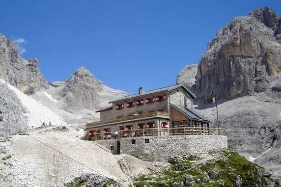 rifugio-pradidali (1).jpg