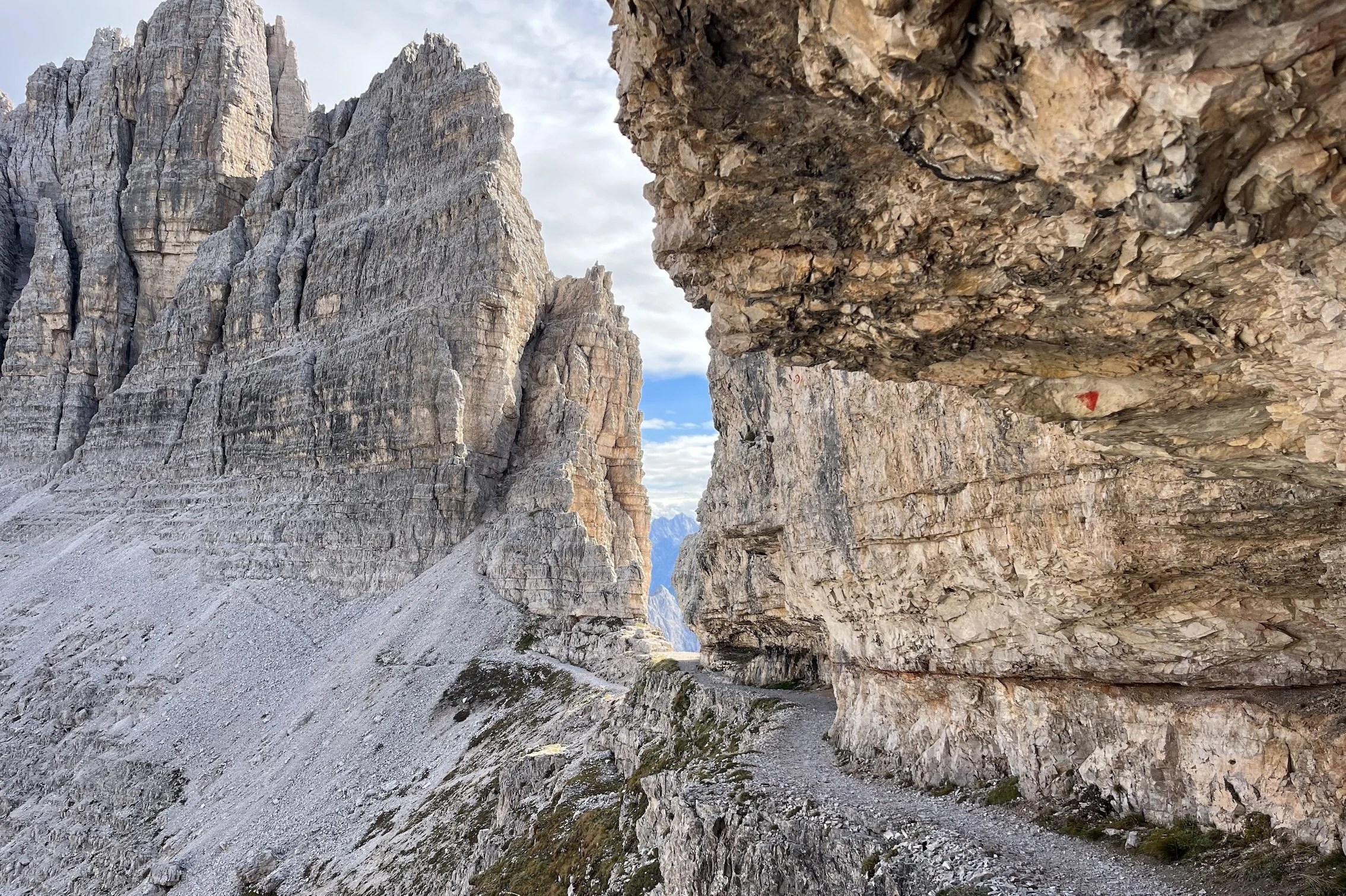 How difficult is the Alta Via 4 trail in the Dolomites?