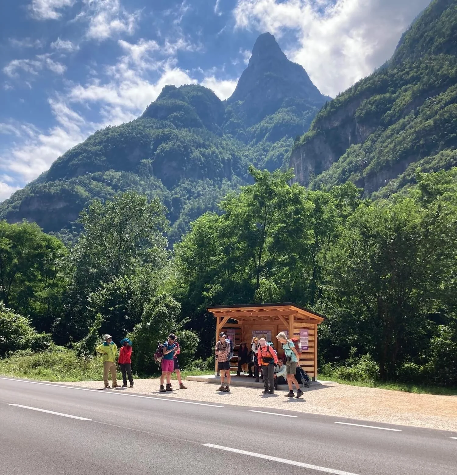 La Pissa bus stop at the southern end of the Alta Via 1