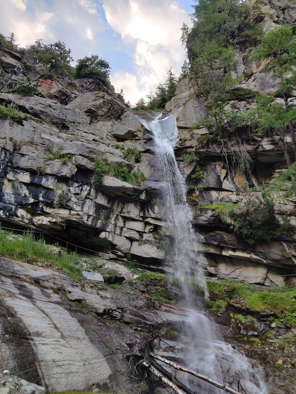 Europaweg trail behind waterfall