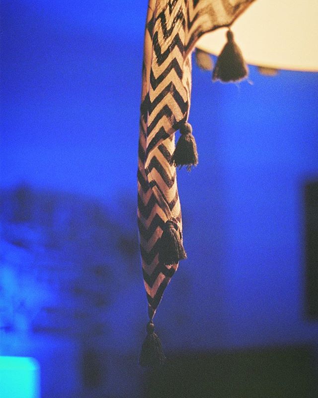 Love the grain of the portra 400. Worth the risk of pushing the film a few stops higher. No filters, no edits, this is what it looks like straight from the camera 🔥
Subject: Ceiling lamp
Camera: Canon AE1
Lens: 50mm, f1.8
Film: portra 400, taken at 