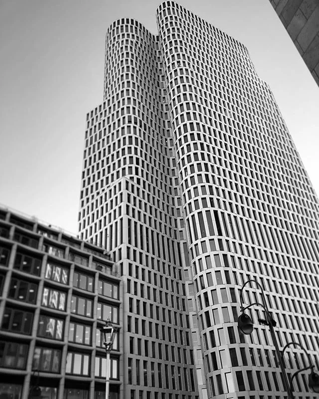 Came up around a corner and was presented with this view 🏙🔥