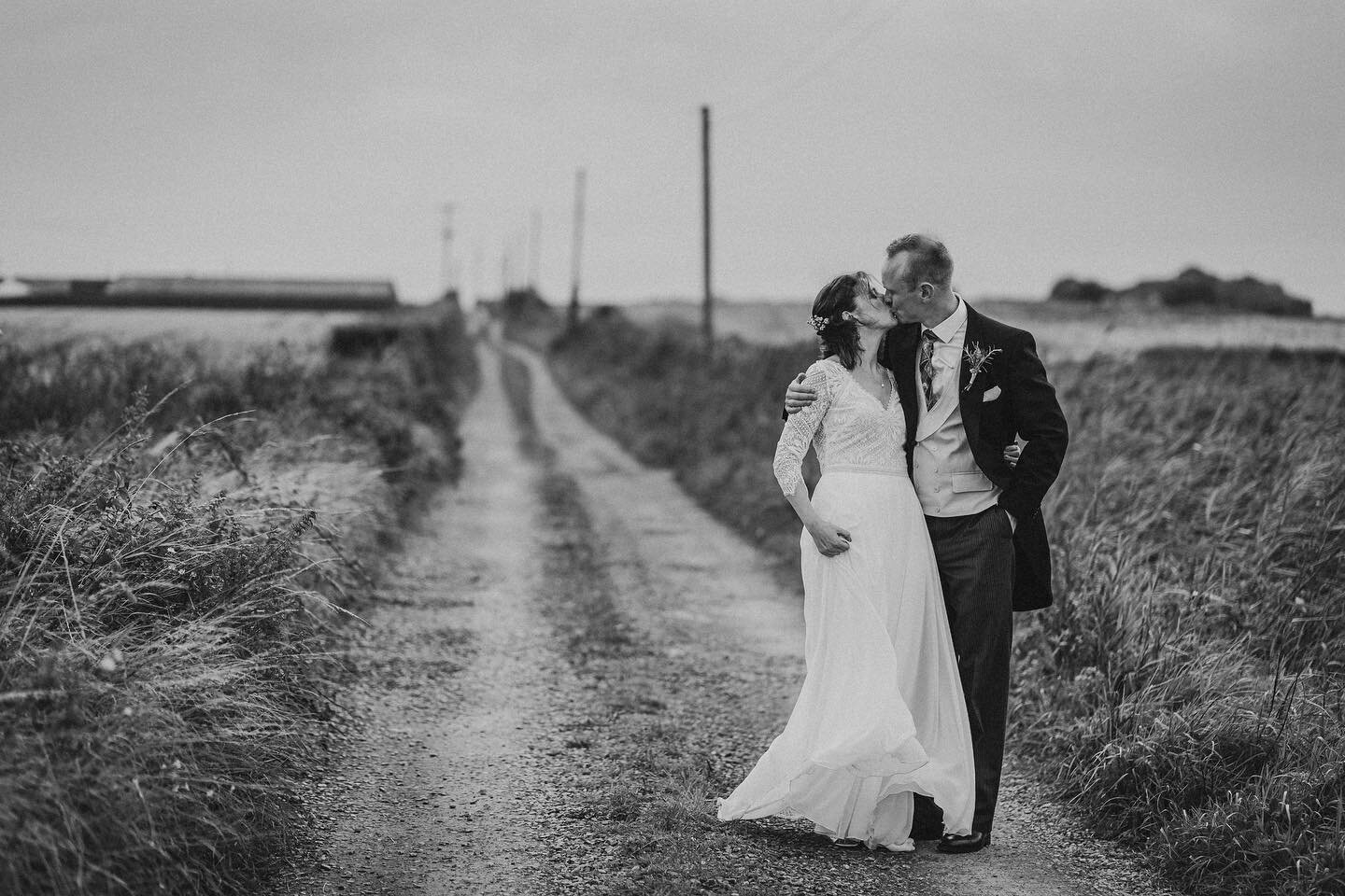 &lsquo;If you build it, they will come&rsquo;
What a pleasure it was to capture and present this wedding day story to I &amp; R. Along with family and friends, they built their wedding day. It was amazing how everyone helped out and the weather rewar