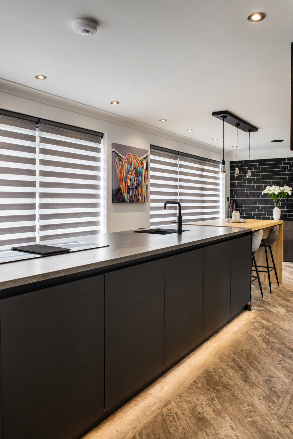 everfine-connor-black-island-induction-hob-brick-splashback.png