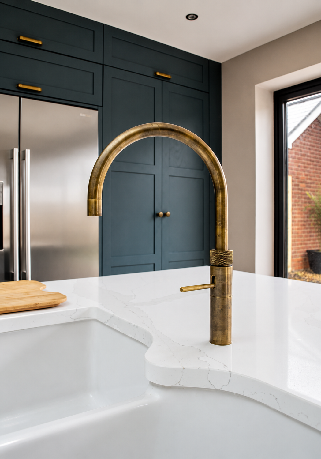 everfine-fayle-kitchen-brass-tap-quartz-worktop-detail.png