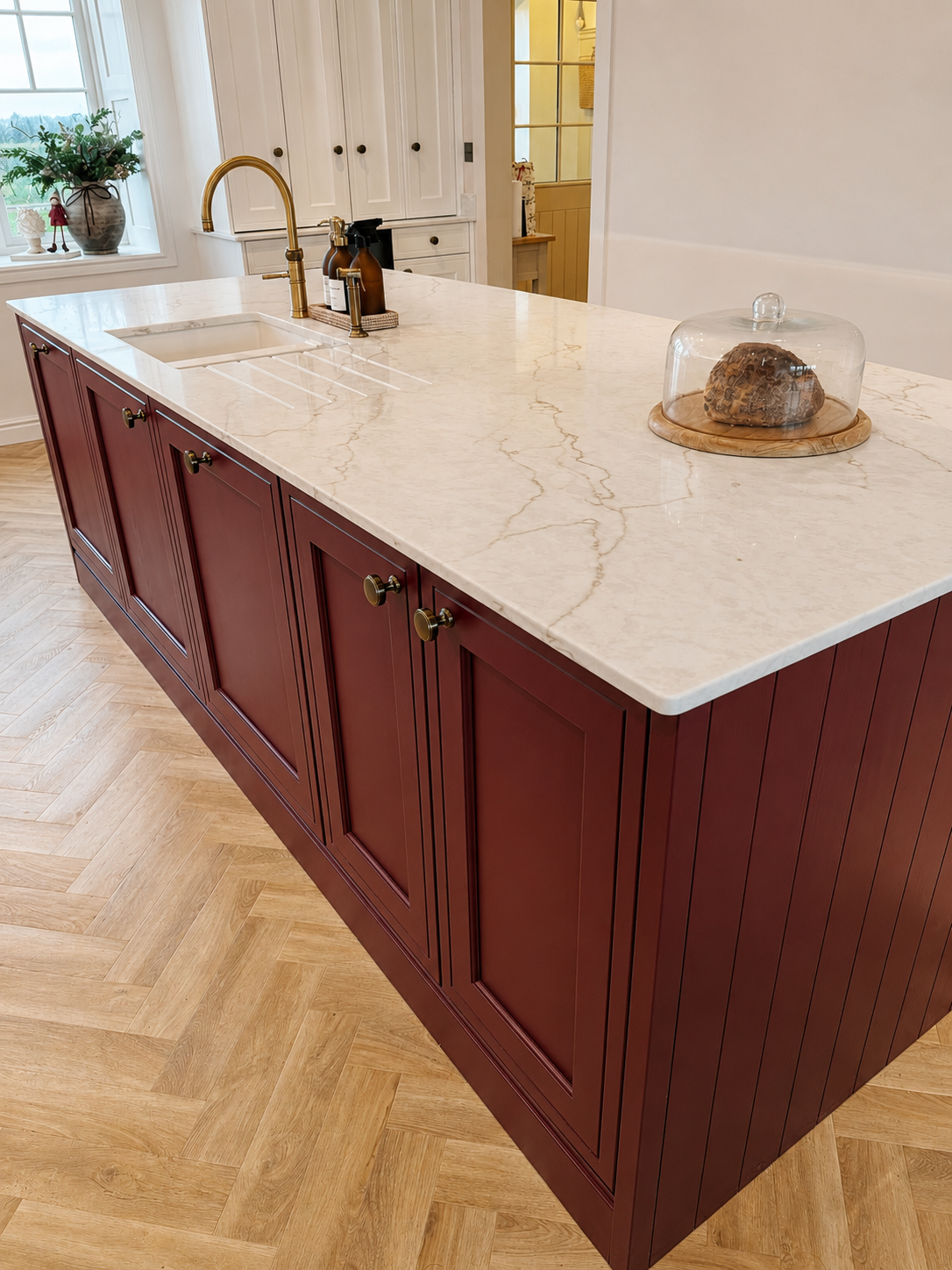 everfine-hough-kitchen-burgundy-island-quartz-brass-tap.png