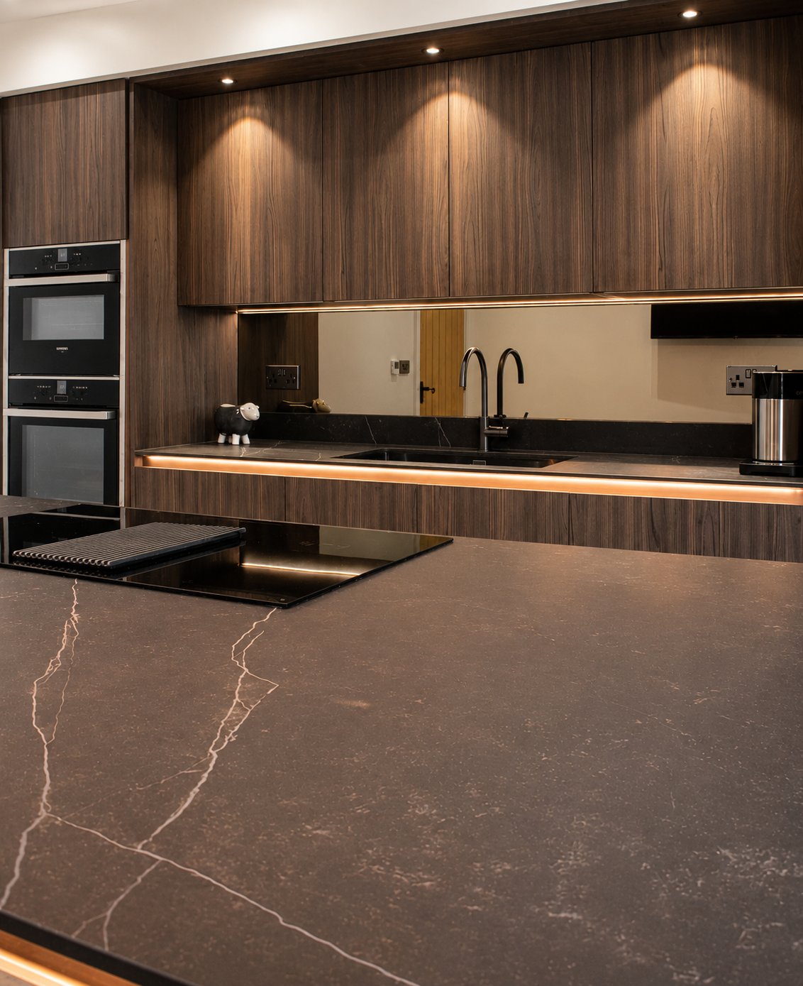 everfine-henry-stone-worktop-veining-close-up.png