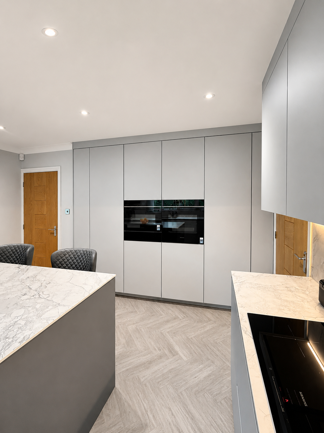 05-grey-kitchen-siemens-ovens-herringbone-floor-stott.png