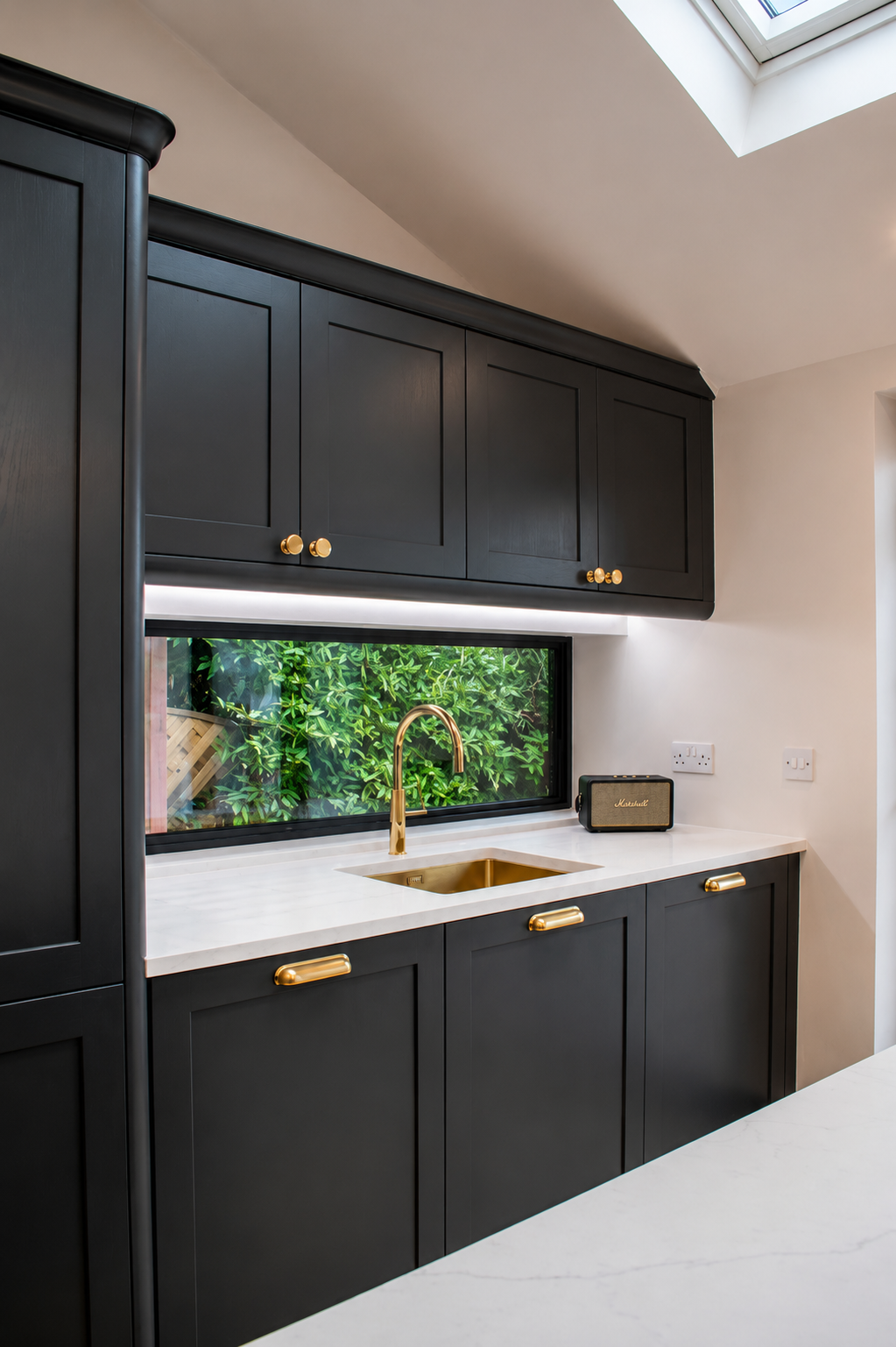 everfine-caunce-kitchen-sink-run-gold-tap-garden-window.png