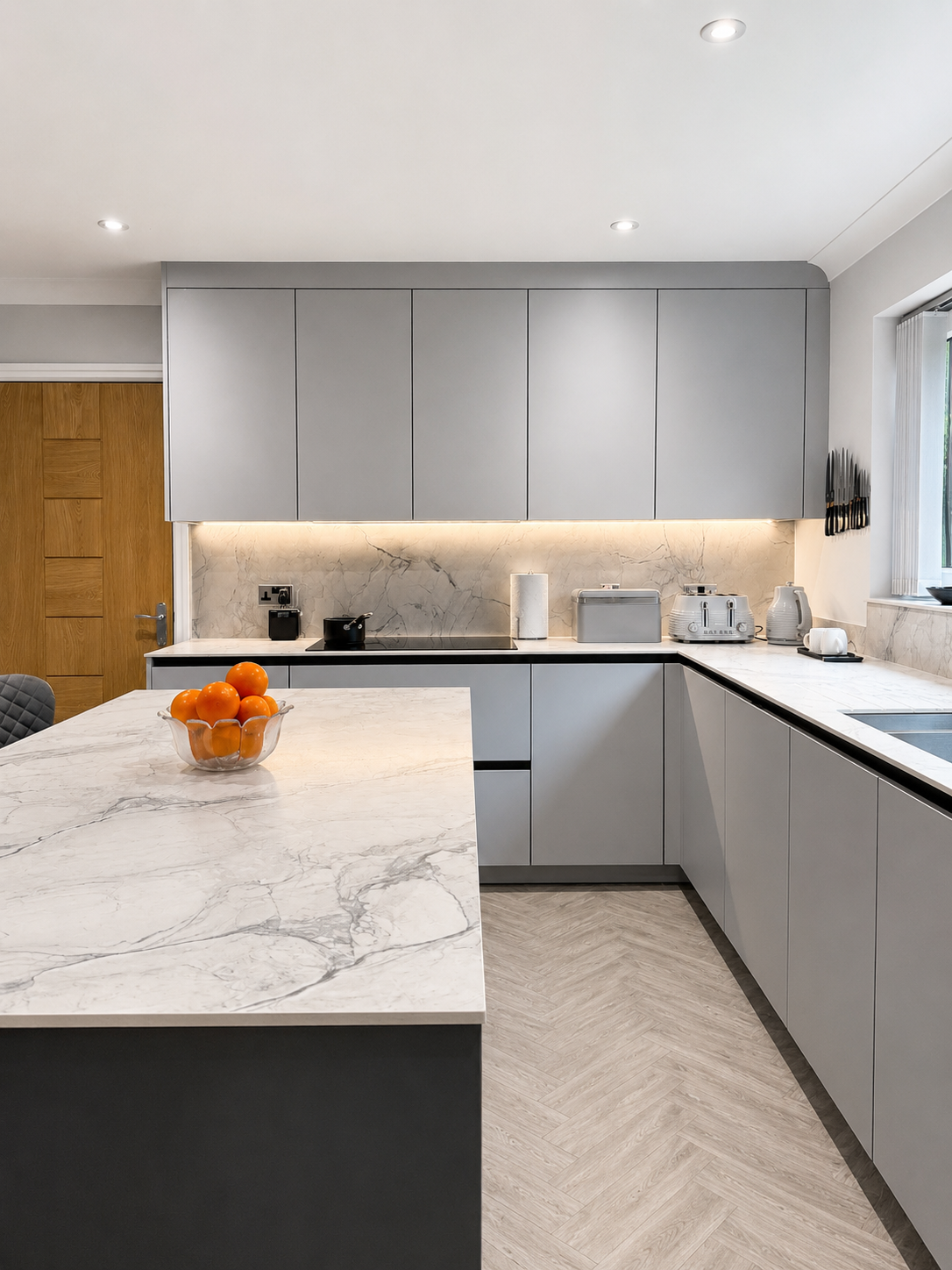 07-two-tone-grey-kitchen-marble-splashback-island-stott.png