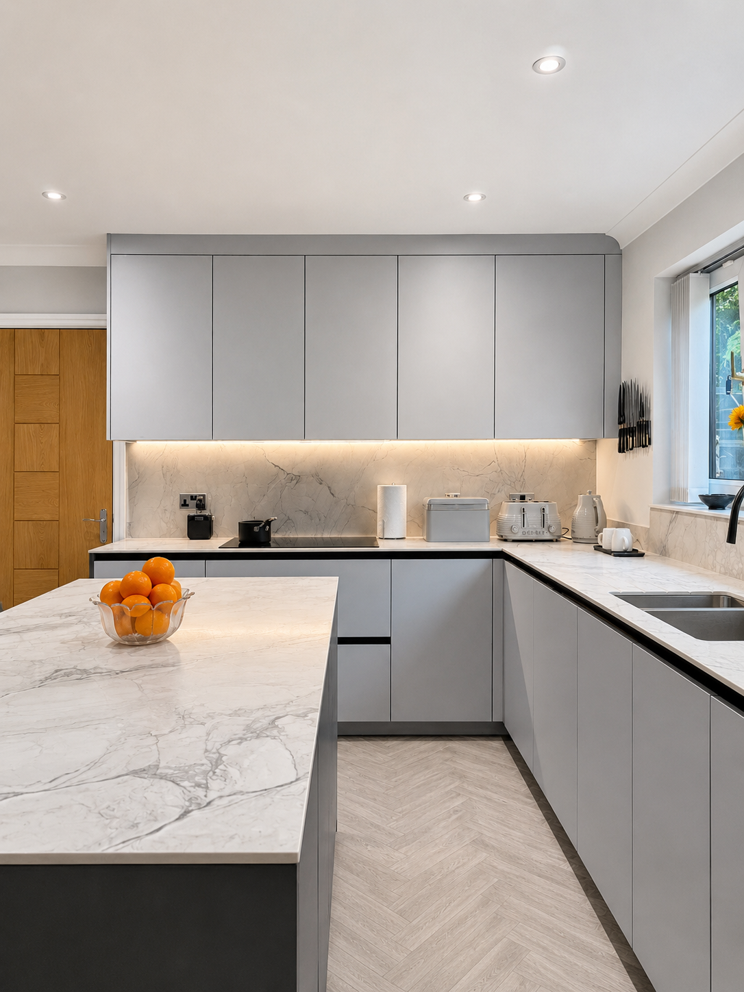 08-light-grey-l-shaped-kitchen-marble-worktop-window.png