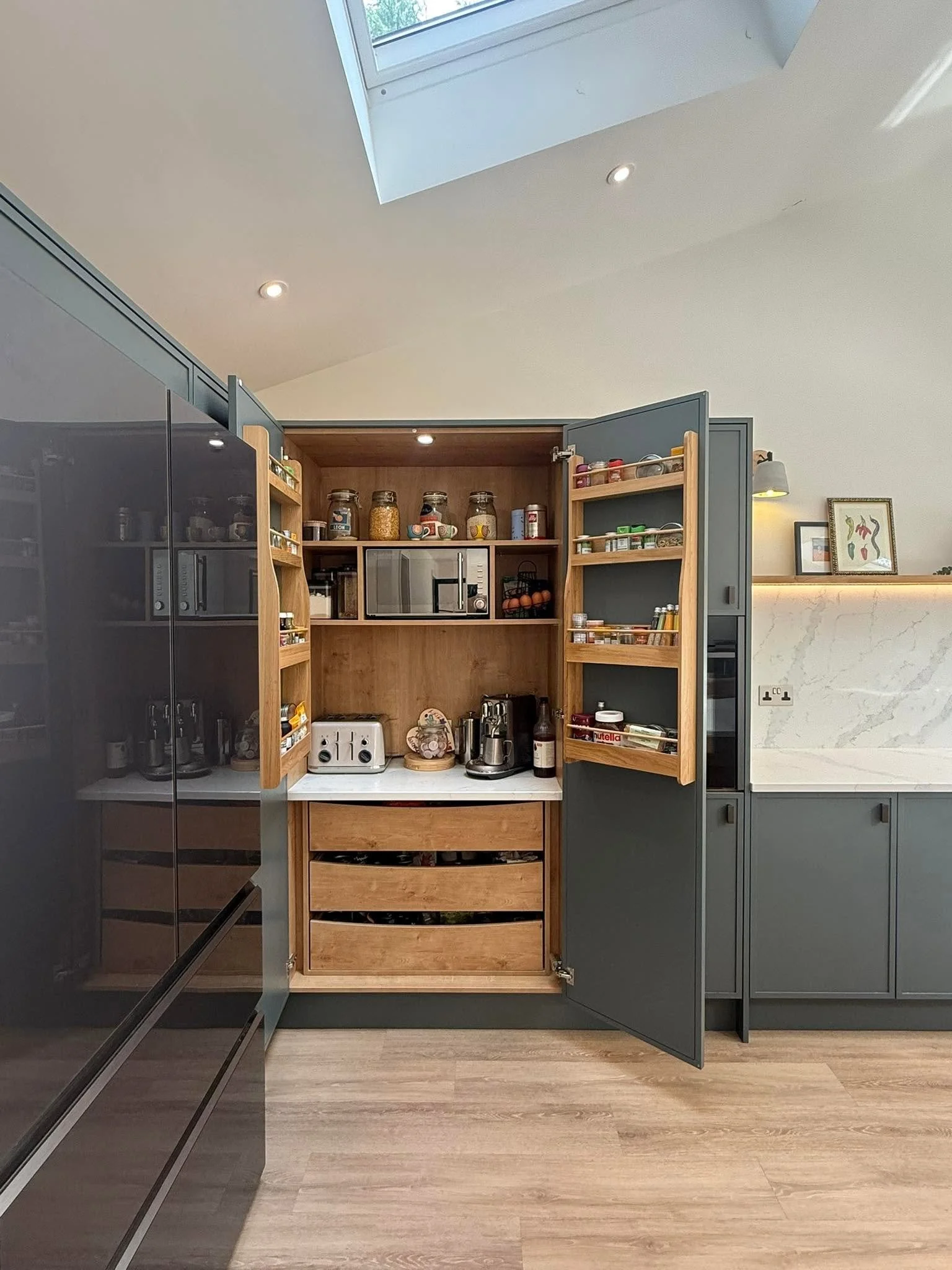 project-haworth-nordic-shaker-kitchen-downpipe-larder-oak-internals-chorley.jpg