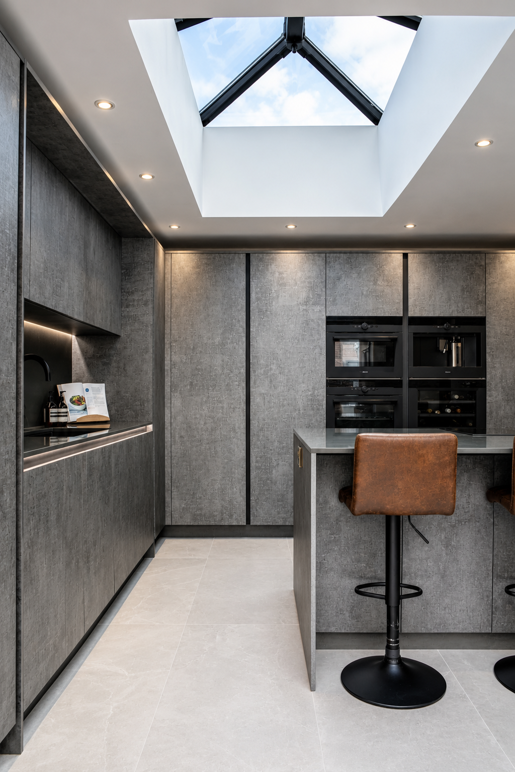 everfine-morgan-kitchen-roof-lantern-breakfast-bar.png