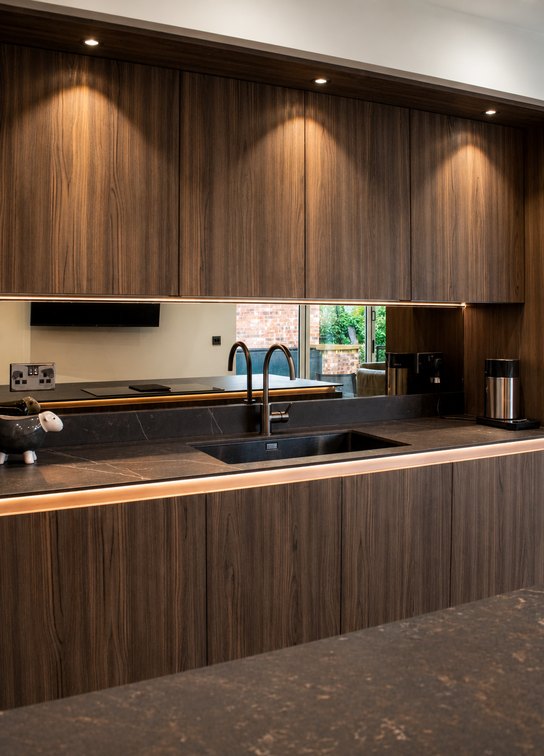everfine-henry-sink-run-mirrored-splashback.png