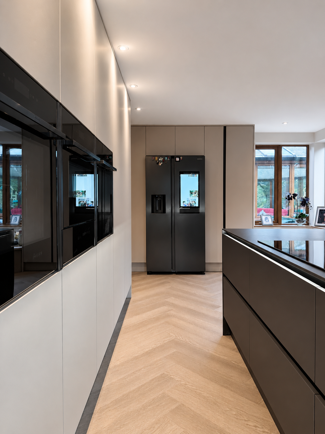 03-cashmere-tall-units-neff-ovens-samsung-family-hub-fridge.png