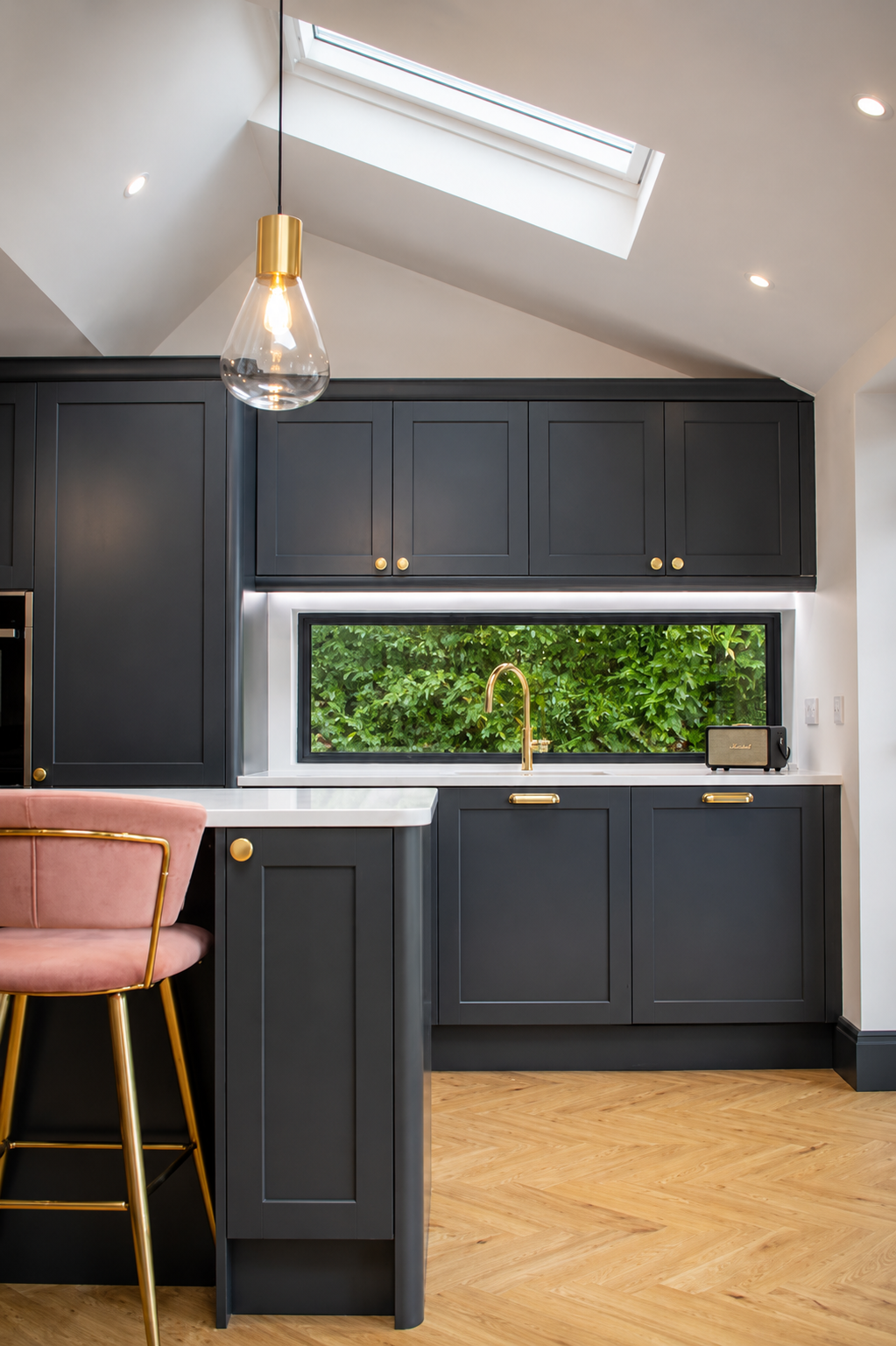 everfine-caunce-kitchen-letterbox-window-vaulted-ceiling.png