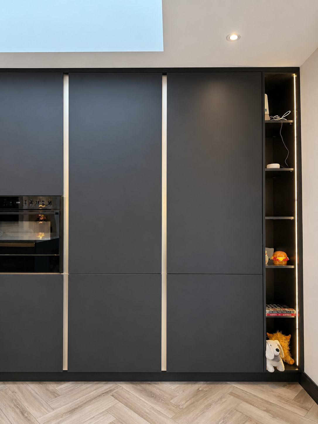 everfine-alty-brass-trim-open-shelving.png