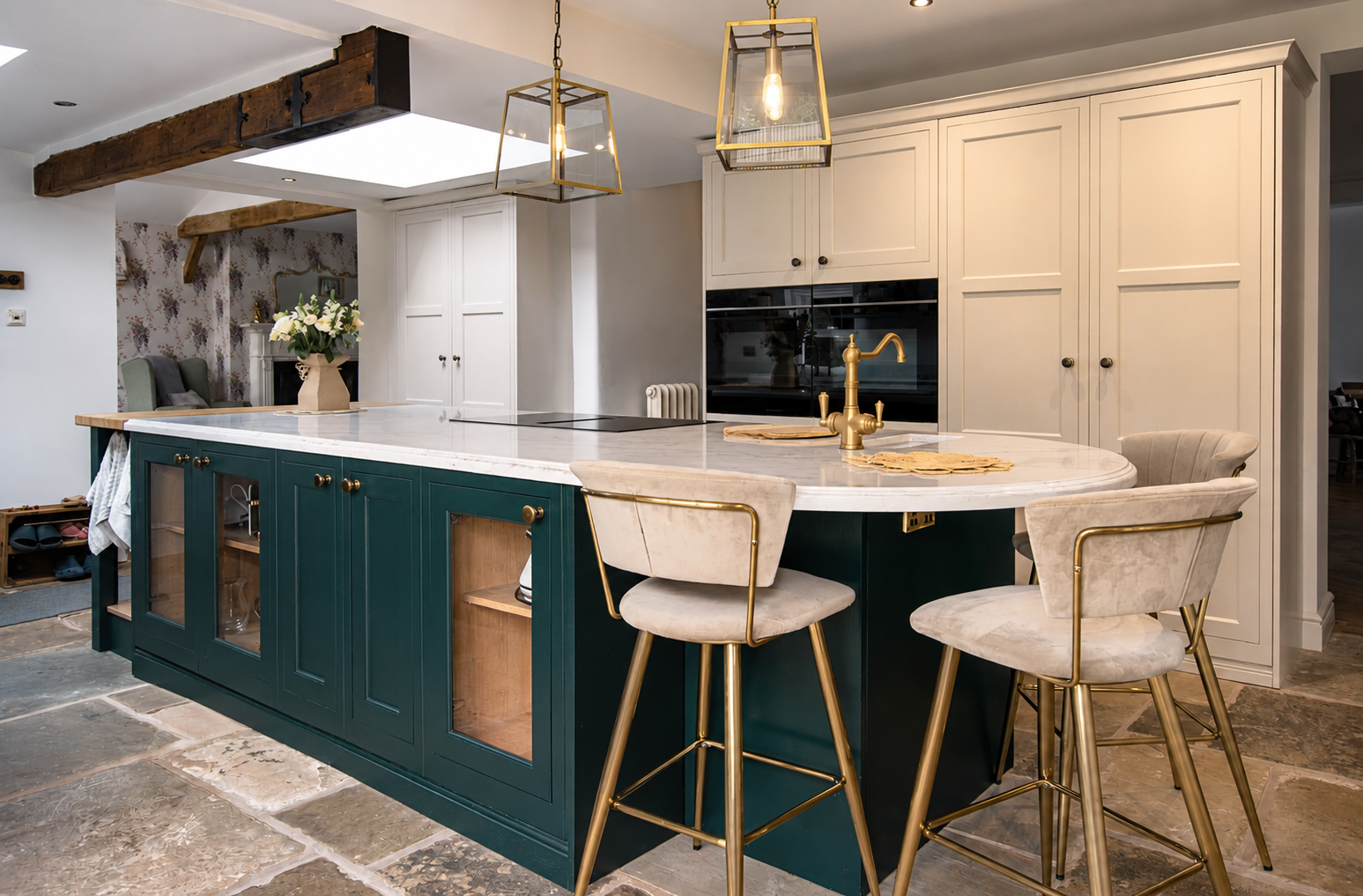 everfine-dowd-kitchen-curved-island-brass-lantern-pendants.png