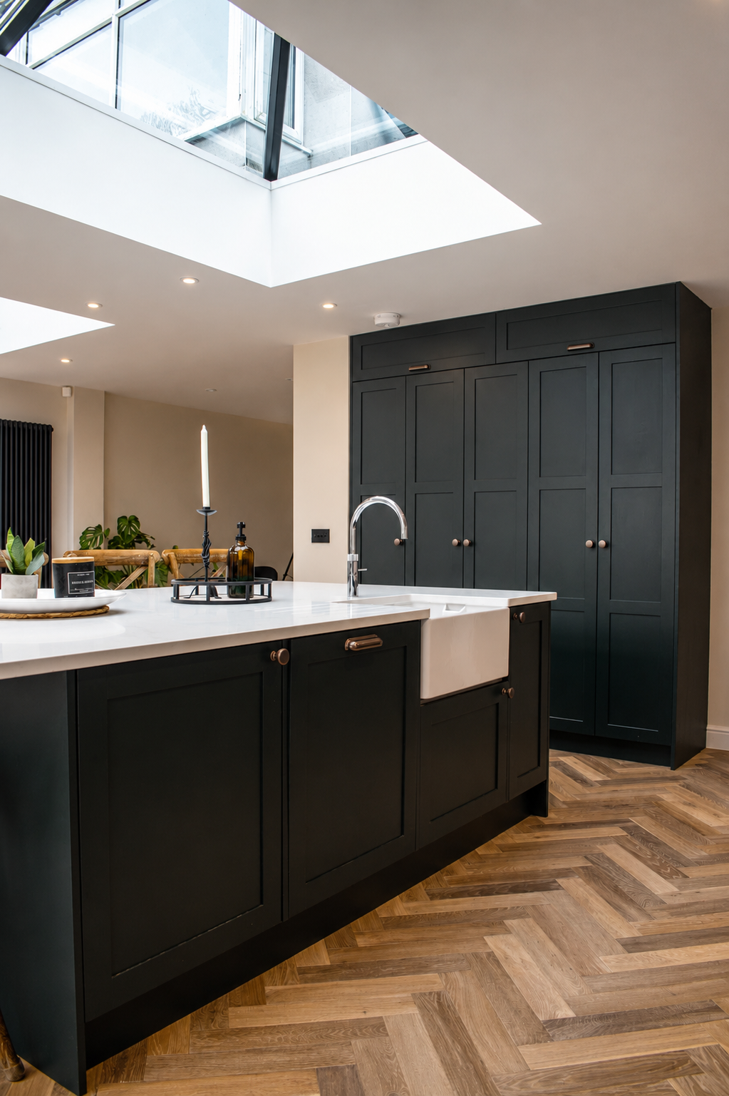 everfine-chadwick-kitchen-island-belfast-sink-roof-lantern.png