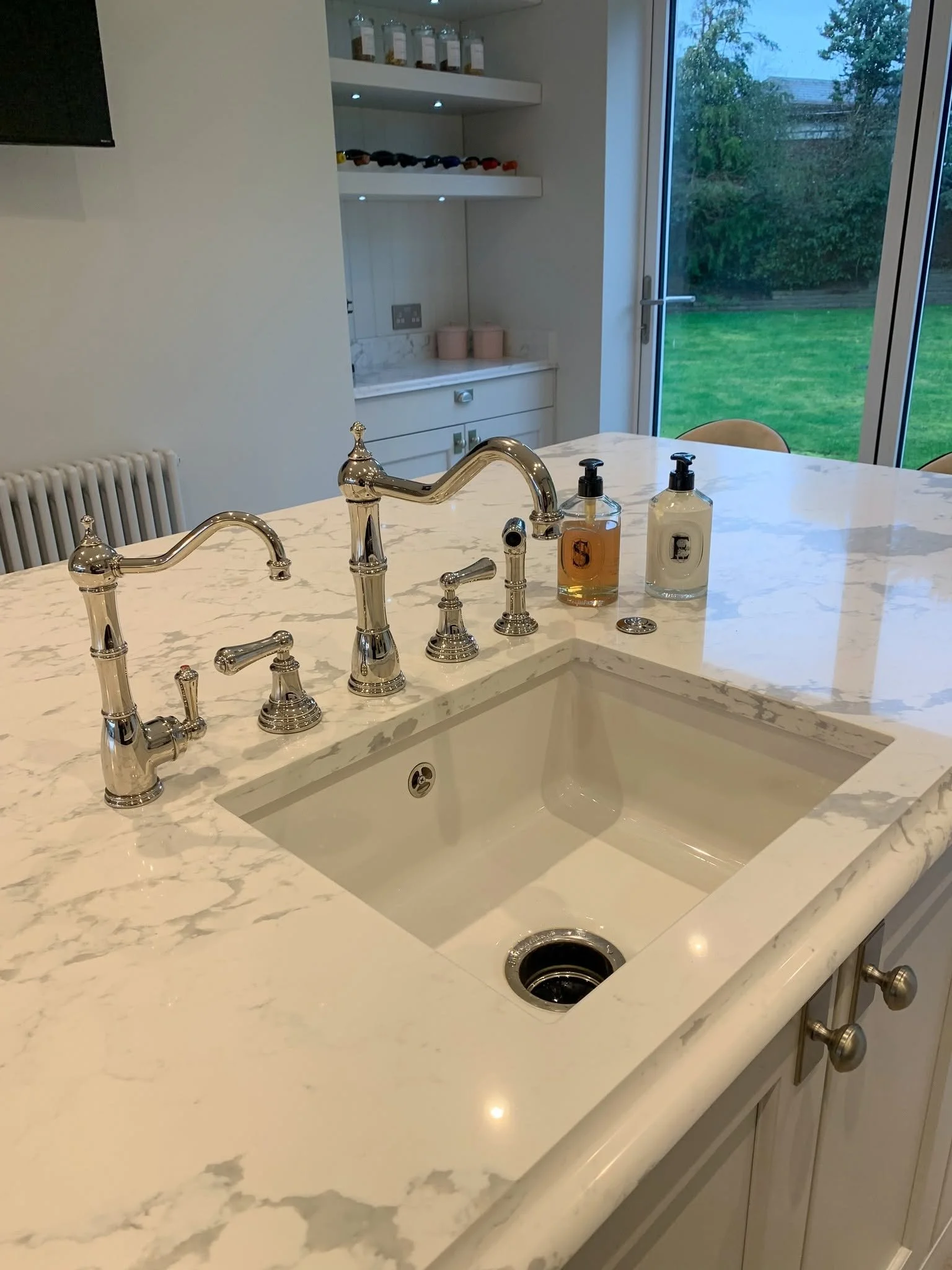 everfine-morgan-kitchen-island-sink-taps.jpg