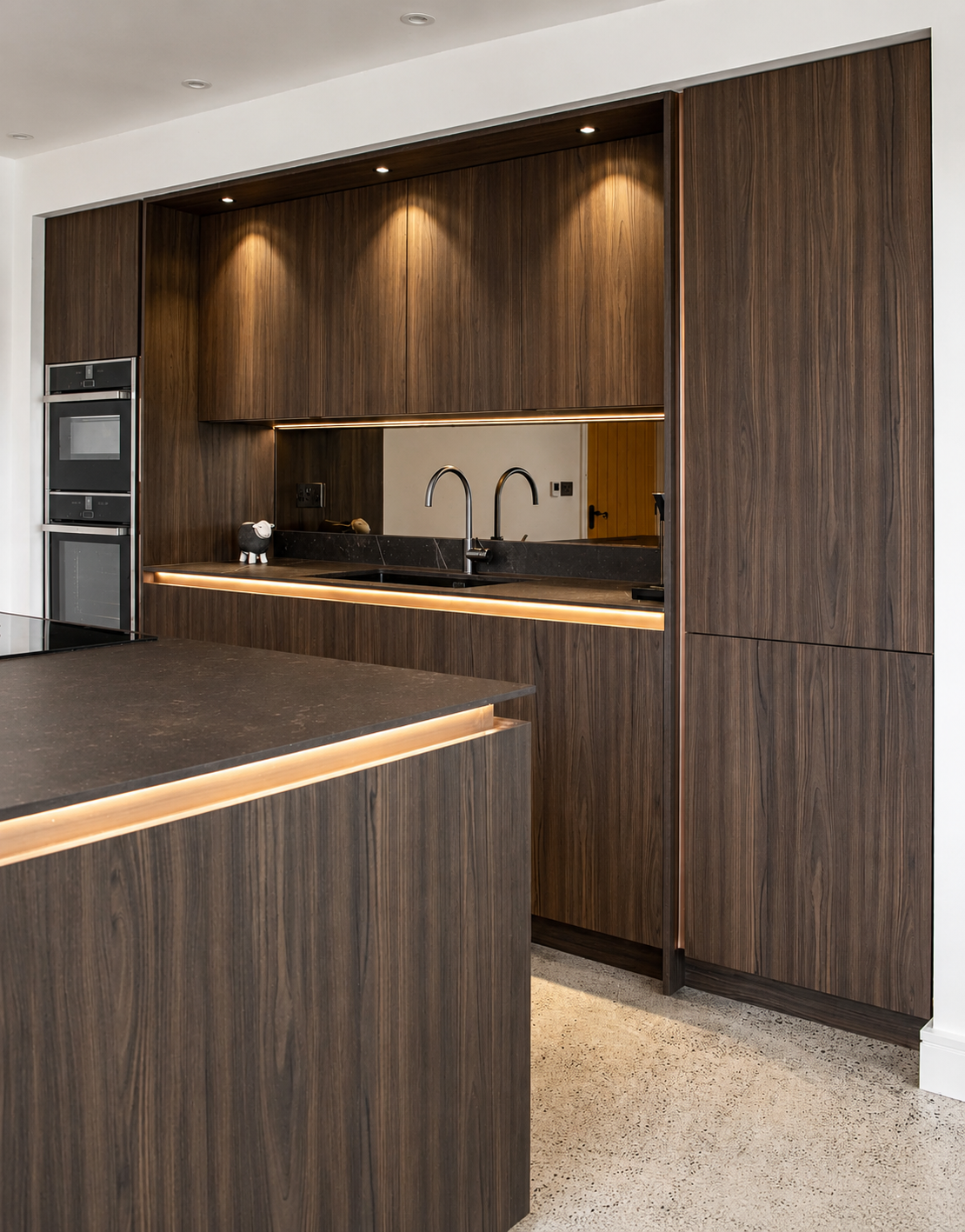 everfine-henry-walnut-kitchen-copper-detail.png