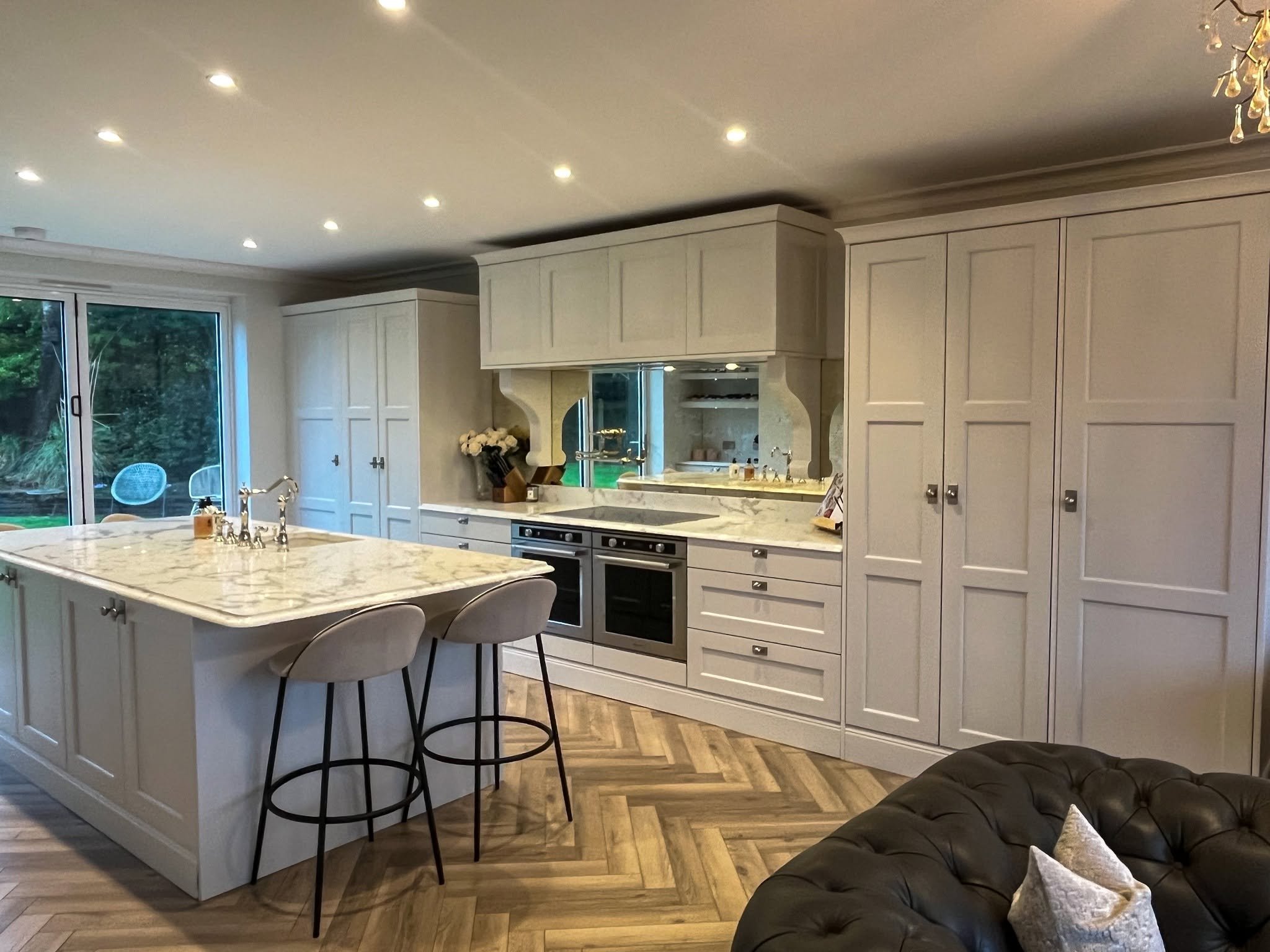 everfine-morgan-kitchen-full-view-living-space.jpg