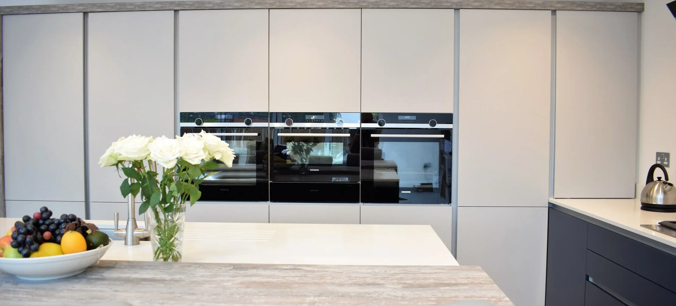 tall-larder-bank-with-siemens-ovens.webp