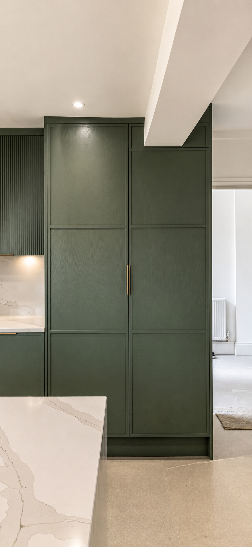 everfine-hilton-kitchen-tall-pantry-doors-brass-bar-handle.png
