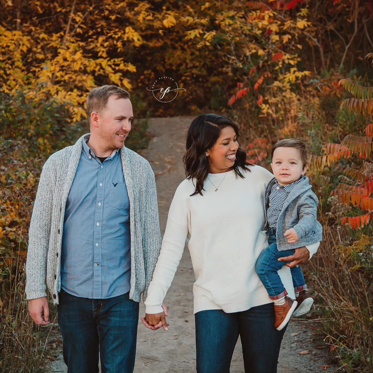 Nothing like a beautiful stroll on a crisp fall day. A little mixture of posed and natural candid photos to capture these perfect memories.

Lion's Valley Park has the perfect mixture of walking paths, river views and tall grass to really get the bes