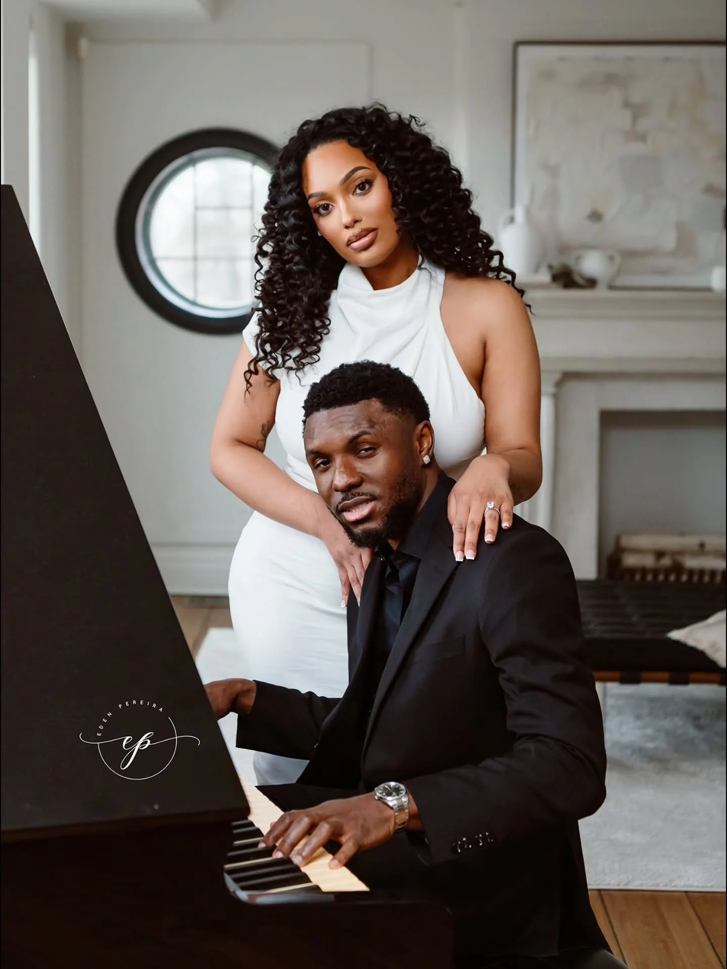 Some love stories don&rsquo;t need words&hellip;
just a quiet moment, soft music, and the way they look at each other ✨

The kind of connection that feels effortless.
Calm, intimate, and full of the little moments that say everything without needing 