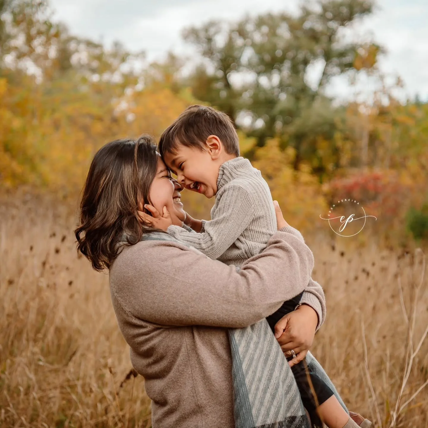 The way they hold onto you&hellip;
the way you look at them&hellip;

These are the moments you&rsquo;ll want to remember forever 🤍

@zehraza 

Location: Lion's Valley Park - Oakville, ON

Fall Mini session, family session, GTA Photographer,  Oakvill