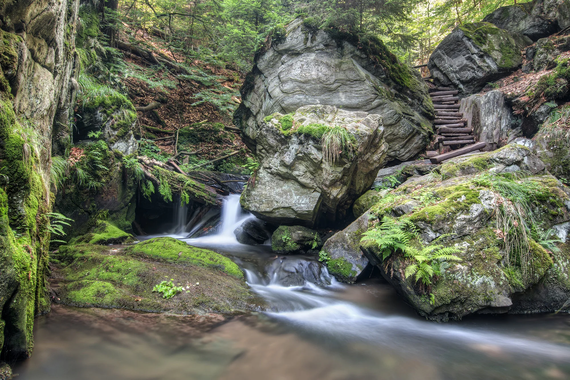 photodune-20502433-stone-guardian-of-the-waterfalls-bizarre-boulder-on-the-bank-l.jpg