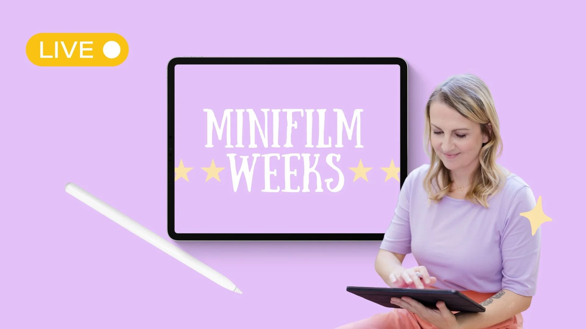 Ein Frau sitzt mit einem Tablet vor einem lilafarbenen Hintergrund, neben einem Bildschirm mit der Aufschrift 'MINIFILM WEEKS'. In der oberen linken Ecke ein gelber Button mit der Aufschrift 'LIVE'.