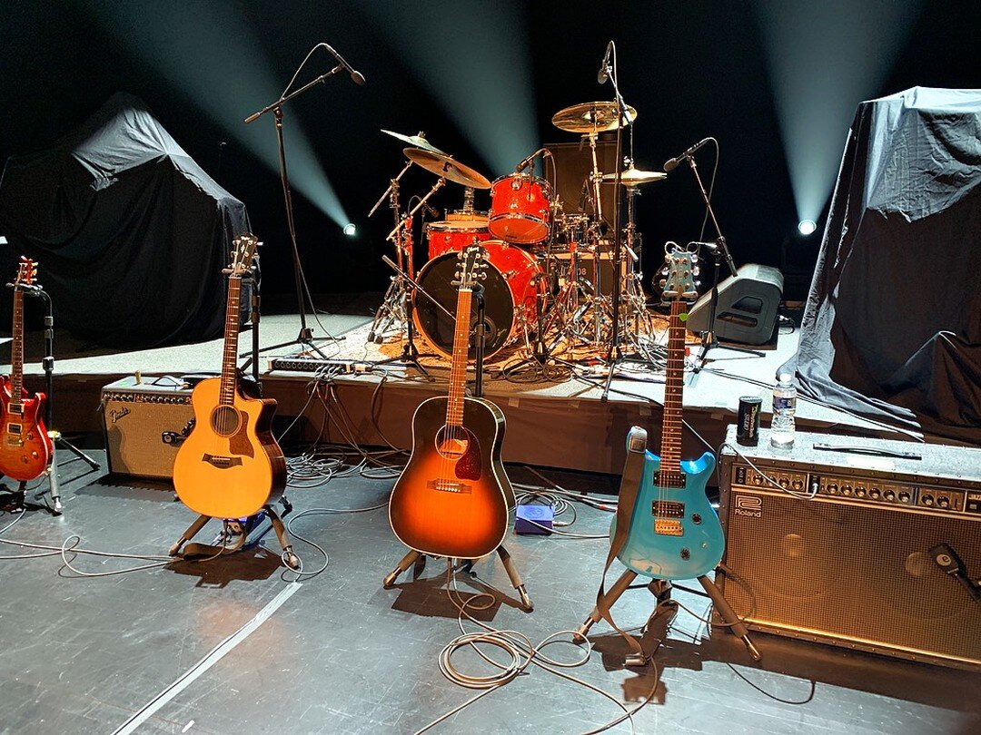🎶 Take a peek at some of the  rockin' backline we provided for a show recently! 
.
.
.
.
#wemakeevents #professionalsound  #guitar #Drumkit  #drumsdaily #backlinetech #blackwalnutproductions