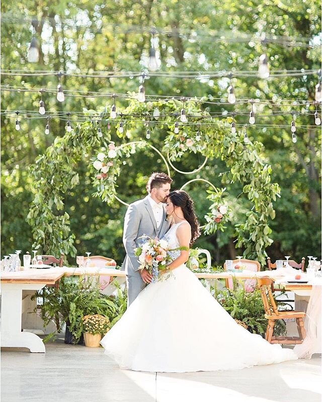 And together they built a life they loved 💛
.
.
All florals by Jenny 💐
Photo by @bretandbrandie