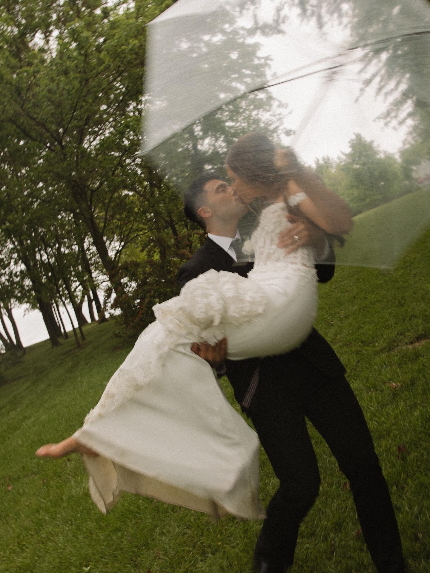 Rain or shine, we will strive to accomplish every wish and want required to make your day everything you&rsquo;ve dreamed of!☔️

📸: @jamielynn.photos