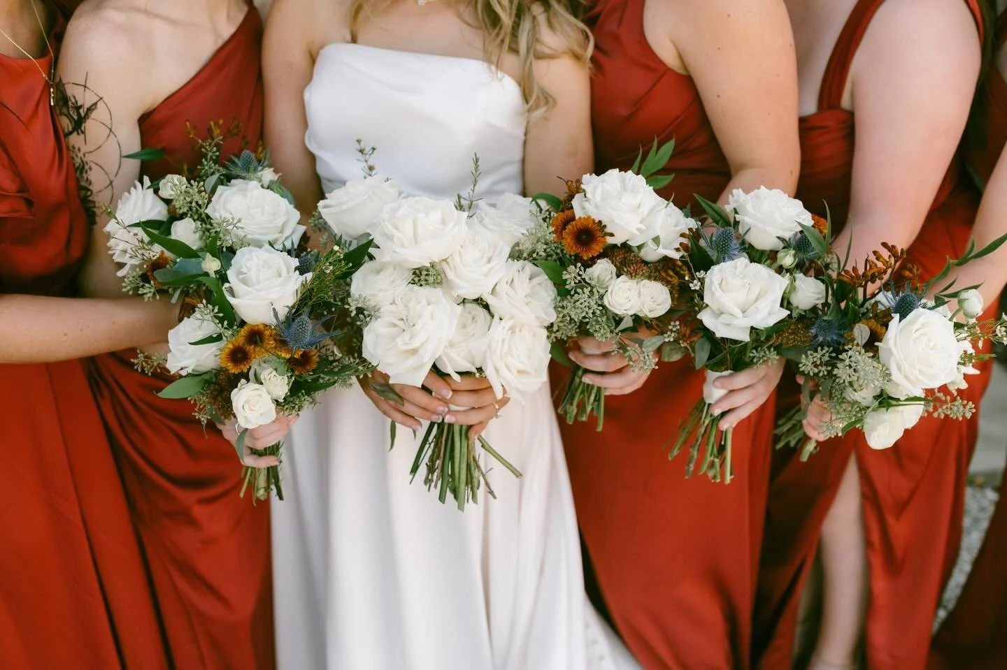 All white but make it fall🤍🍂

📸: @kalli.june.photo